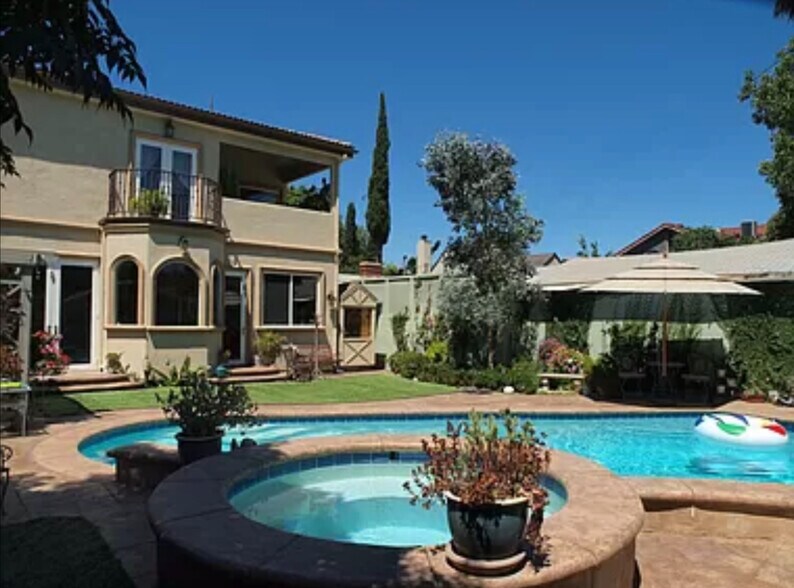 Building Photo - 406 N Fairview St