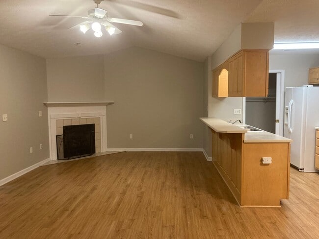 Building Photo - LOCATION LOCATION Location!  Close to Baptist Health Hospital, Shopping, & More