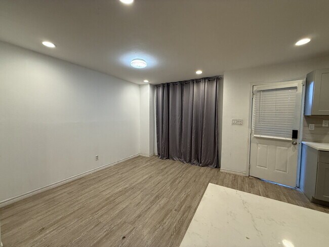 Building Photo - 7522 Holly Hill Dr