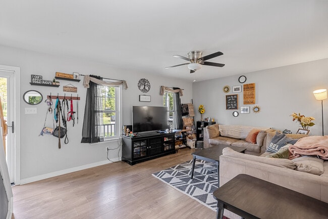 Building Photo - 2446 Gracie White Cir