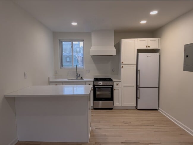 Building Photo - 2036 Wallace St