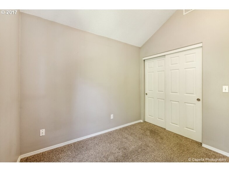 Second bedroom on upper level also has its own walk in closet - 7414 NE Shaleen St