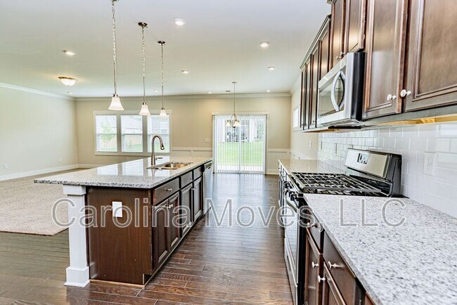Building Photo - 14 Larson Dr