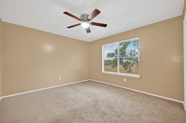 Building Photo - 1926 Woodland Hills Dr