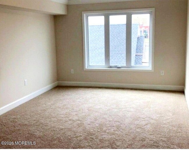 Building Photo - 16 Lake Ave