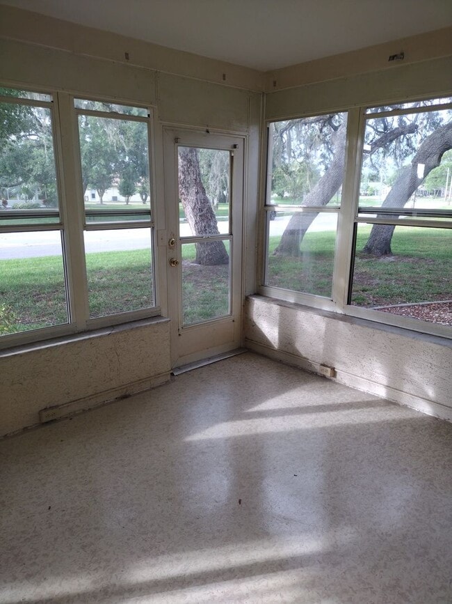 Building Photo - 2 bedroom 2 bathroom Large House for rent ...