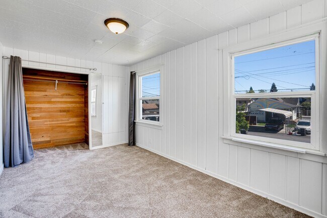 Building Photo - 3221210