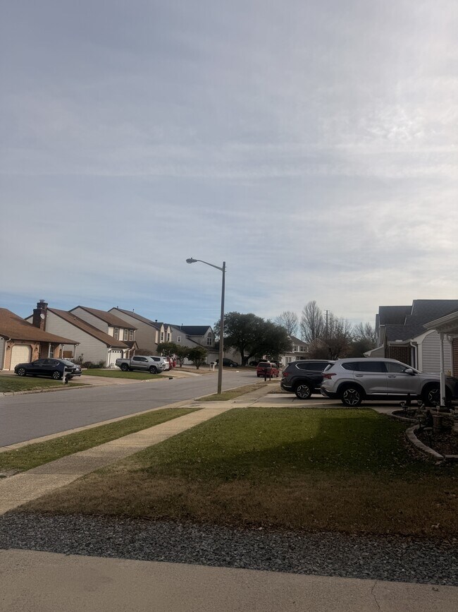 Building Photo - 1949 Arlington Arch Dr