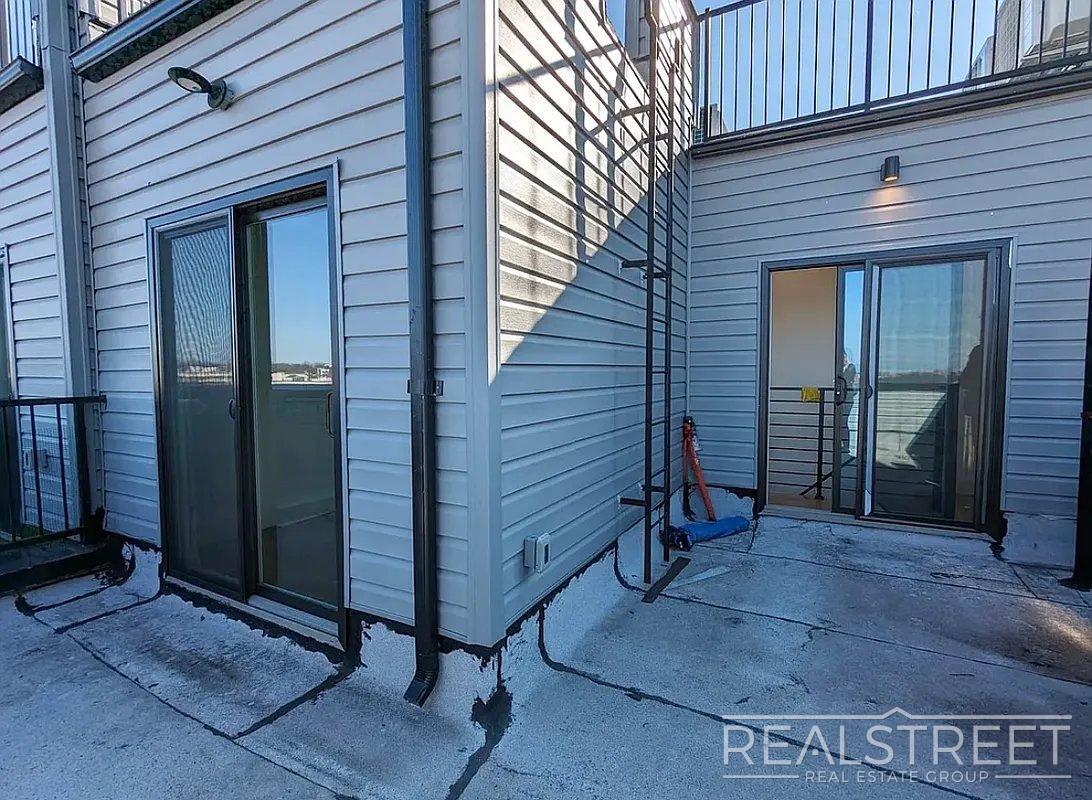 Building Photo - Brand New 3BR/2BA Duplex with Private Roof Terrace | Sunlit & Pet-Friendly