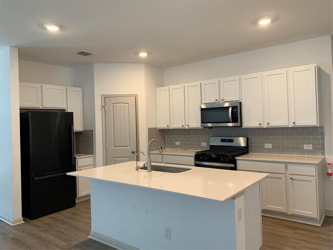 Building Photo - 235 Sweetwater Crk Ln