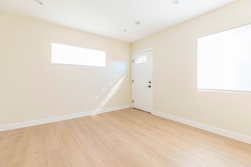 Building Photo - 10545 Leolang Ave