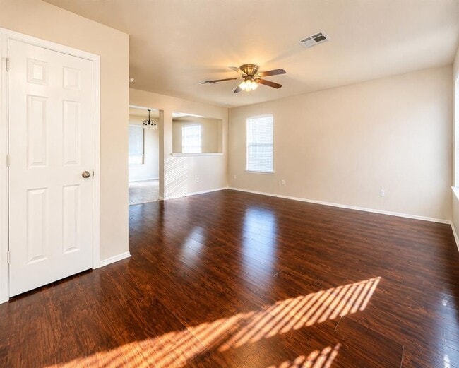 Building Photo - 710 Alamo Plaza Dr