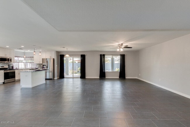 Building Photo - 1115 W Barrow Dr