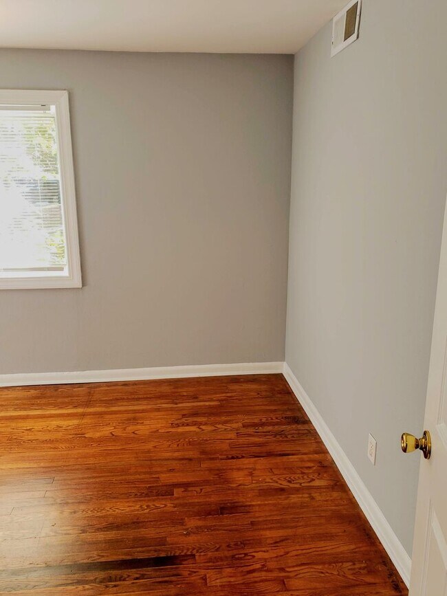 Building Photo - 1596 Line Cir