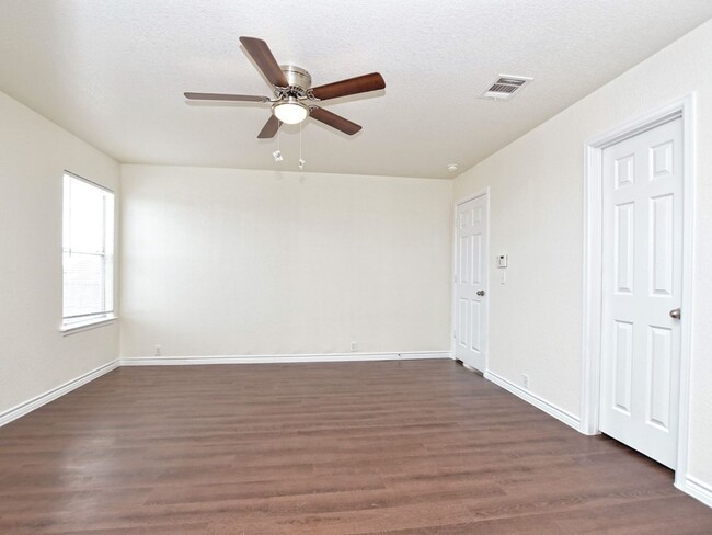 Building Photo - Beautiful 4 Bedroom / 2 Bath Home in Eagle...