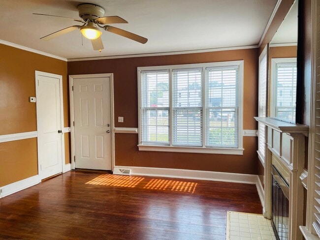 Building Photo - 2 Bedroom, 1 Bathroom in Olympia - Available Now!