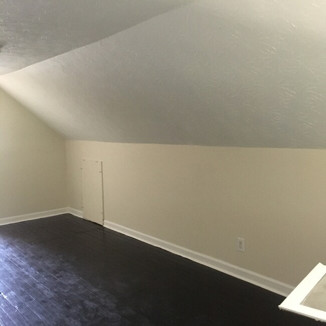 Building Photo - Spacious 3BR/2BA Home off of Taylor Blvd