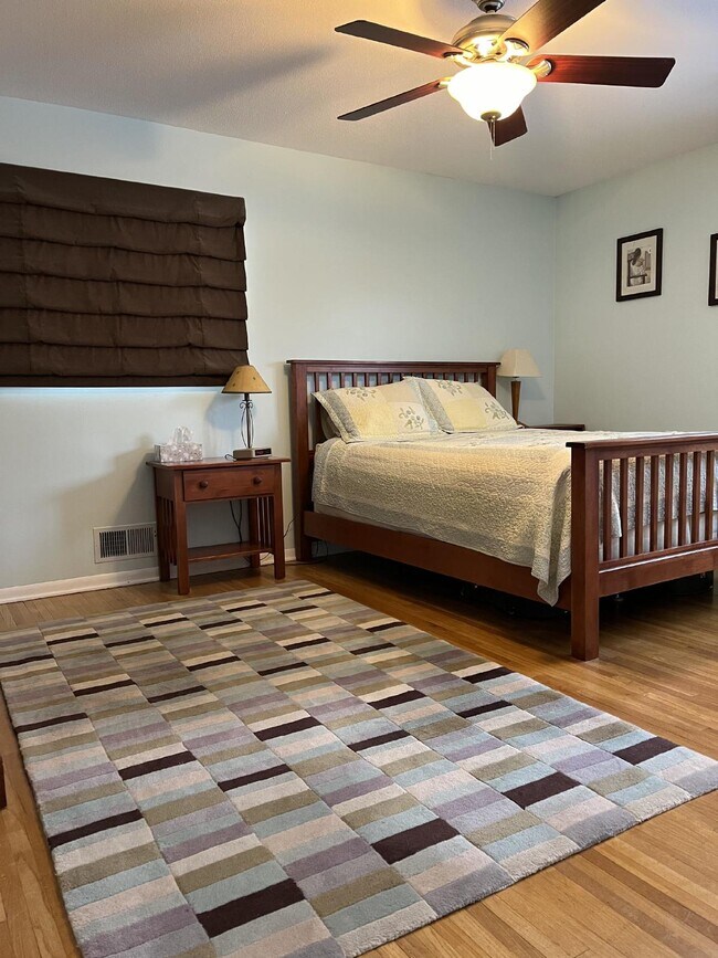Building Photo - Gorgeous 4-Bed Home with Finished Basement...