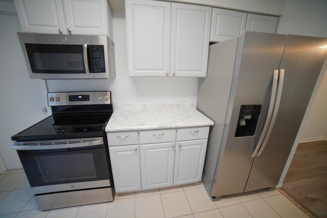 Building Photo - 8609 Kingston Ct