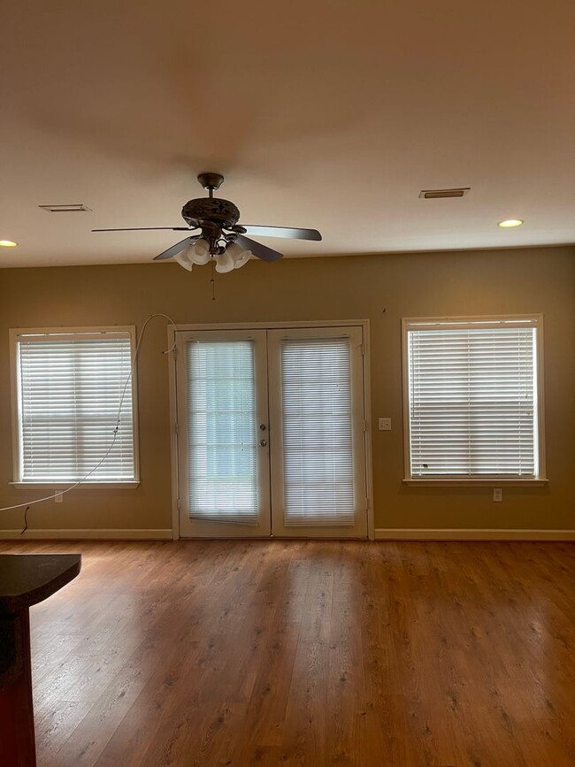 Building Photo - Eagle Landing Townhome