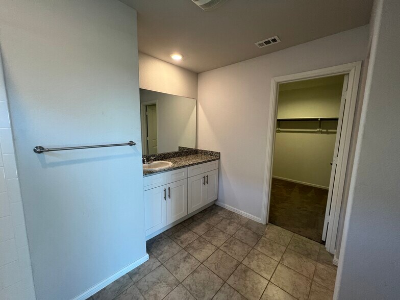 Building Photo - 829 Peighton Dr