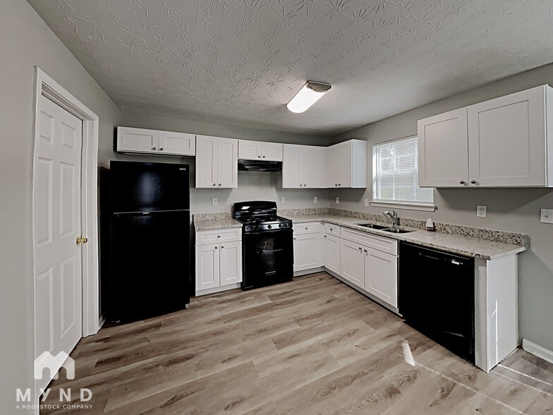Building Photo - 2892 Two Lakes Cir