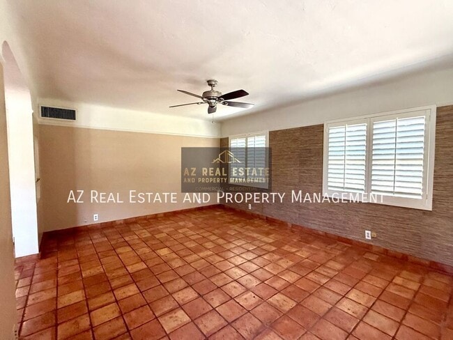 Building Photo - 1630 N Laurel Ave