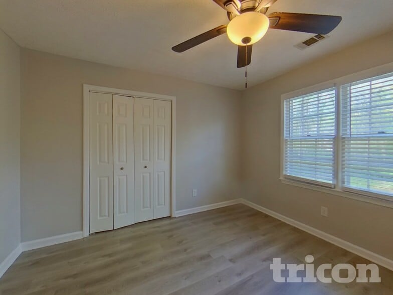Building Photo - 530 N Oakland Cir