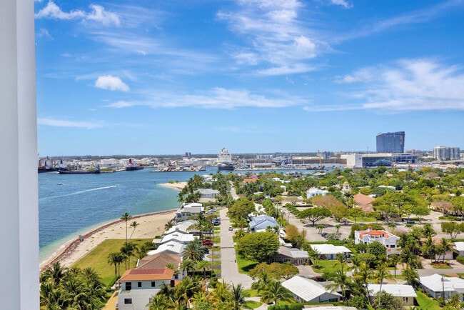 Building Photo - 2100 S Ocean Dr