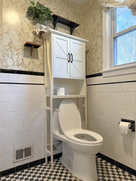 Building Photo - 9942 Frederick Rd