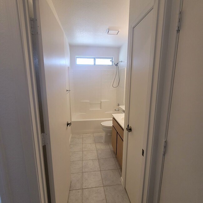 Building Photo - Great Location!  2 bed, 2 bath End Unit Condo ~ North Prescott