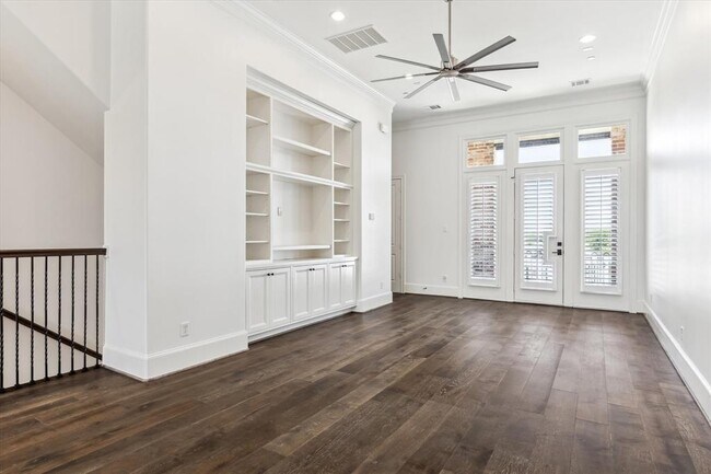 Building Photo - 3850 Glen Arbor Dr