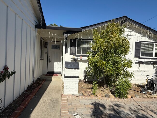 Building Photo - 42688 Ravensbourne Park St
