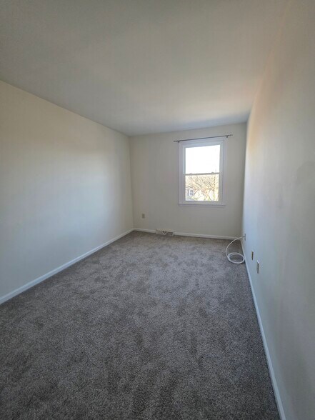 Building Photo - 8315 Countryside Ln