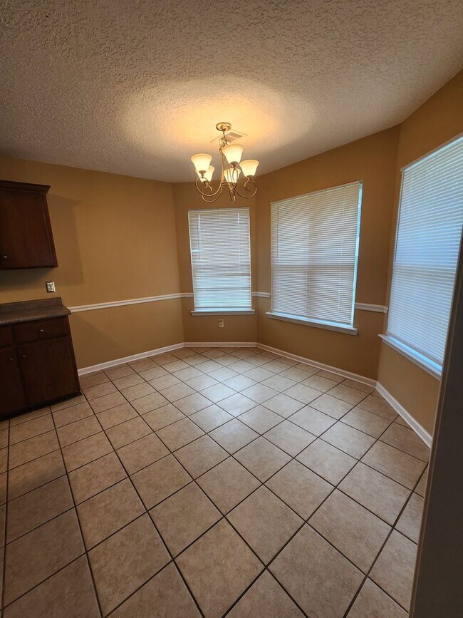 Building Photo - 24 Idus Ln