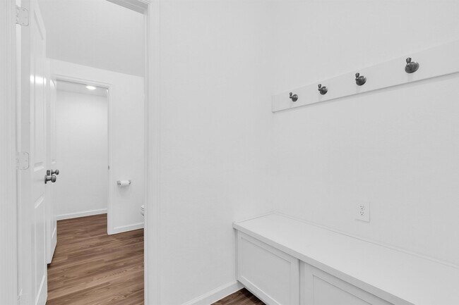 Building Photo - 677 Royal Arch Dr