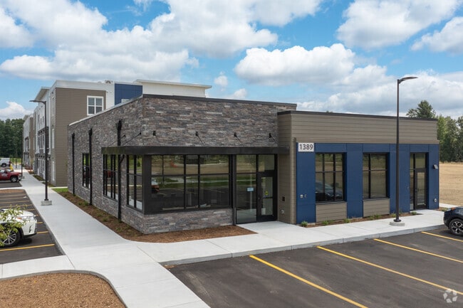 Building Photo - The Flats at Carriage Commons