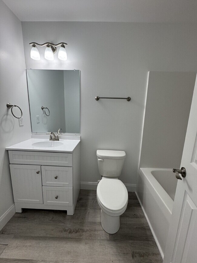 Building Photo - "Charming 3-Bedroom Retreat in Mars Hill: Cozy Comfort with 2 Full Baths!"