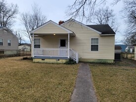 Building Photo - 130 E Cherry St