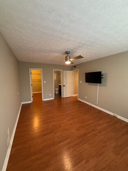 Building Photo - 1394 N Crossing Dr NE