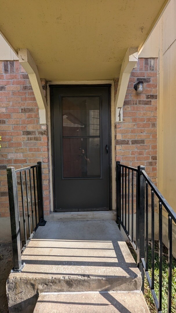 Building Photo - 11901 Swearingen Dr