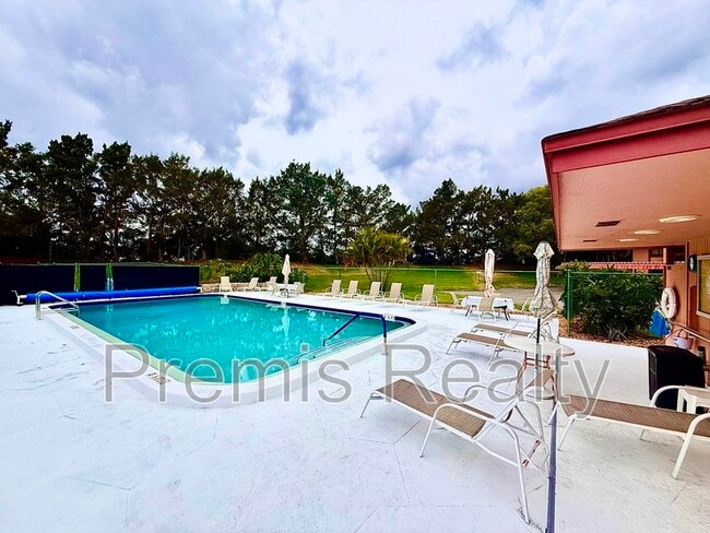 Building Photo - 141 Lakeside Dr