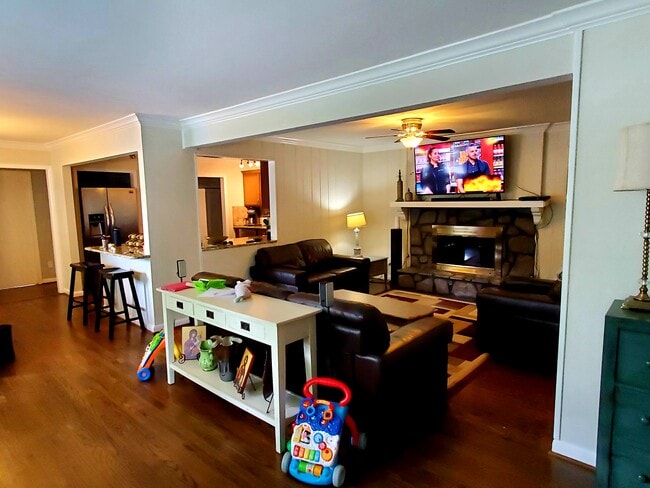 Building Photo - 412 Maiden Ln