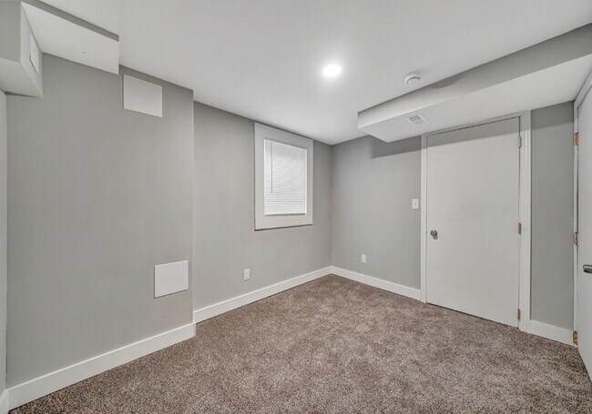 Building Photo - 5313 Leighton Ave