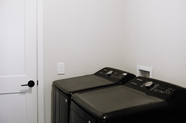 Building Photo - 9757 Bison Vly Trl