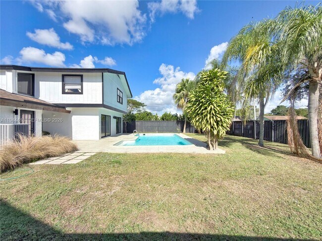 Building Photo - 760 Windtree Way