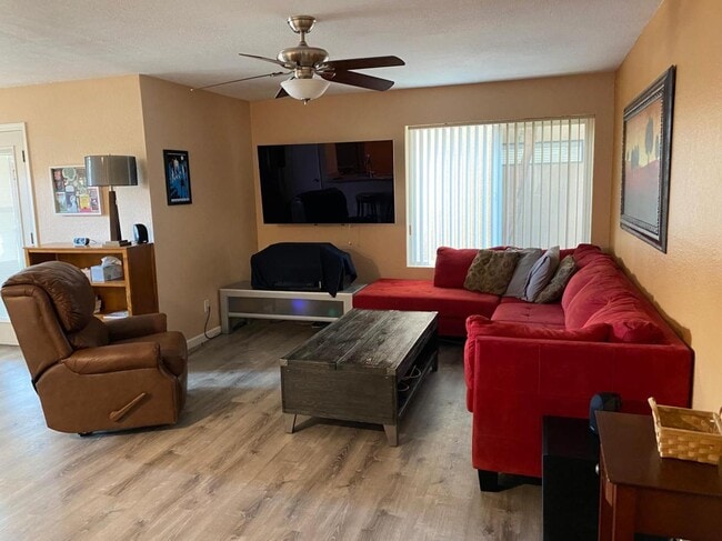 Building Photo - 4850 E Desert Cove Ave