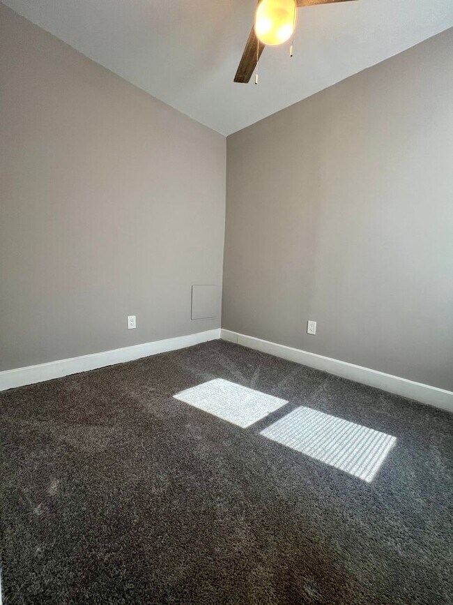 Building Photo - Recently Renovated 3-Bedroom Townhome in Allegheny West! Available NOW!