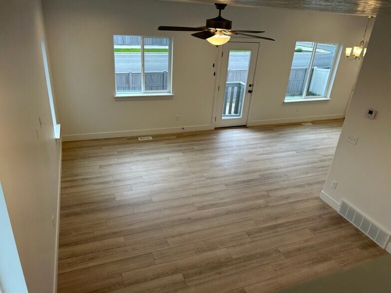 Building Photo - 4514 E Silver Moon Dr
