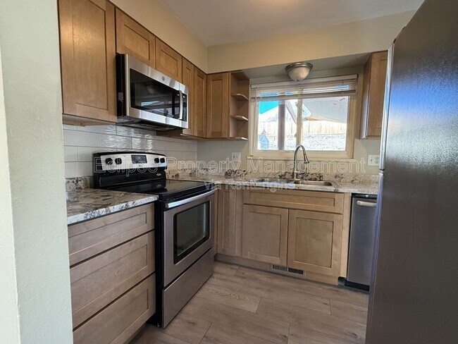 Building Photo - 2810 Bookcliff Ave